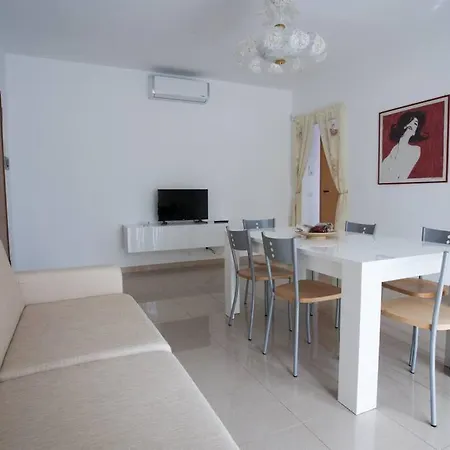 A Zia Tonia * Monopoli